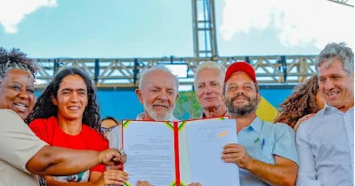 Reforma Agrária: Governo Lula entrega títulos de terras a 128 famílias de assentamento em Itaperuna